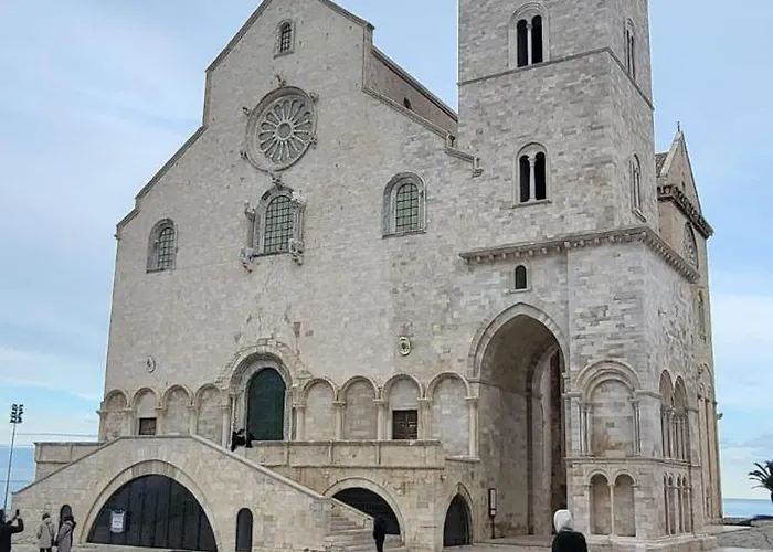 לינה וארוחת בוקר Tiare' 3*